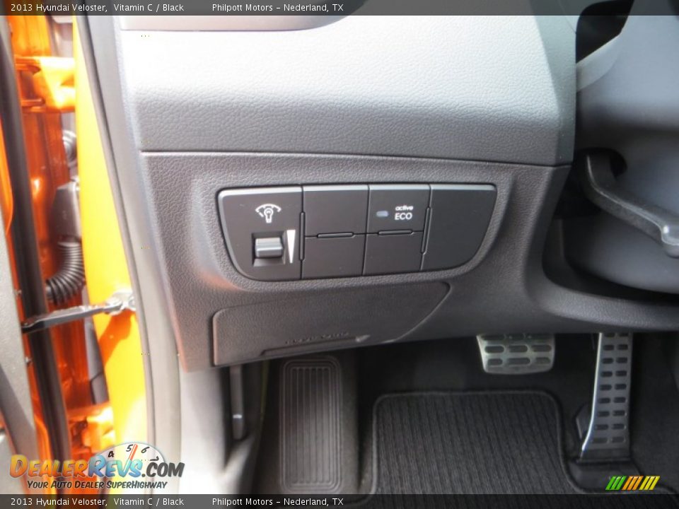 2013 Hyundai Veloster Vitamin C / Black Photo #28