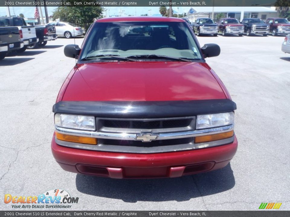 2001 Chevrolet S10 LS Extended Cab Dark Cherry Red Metallic / Graphite Photo #2