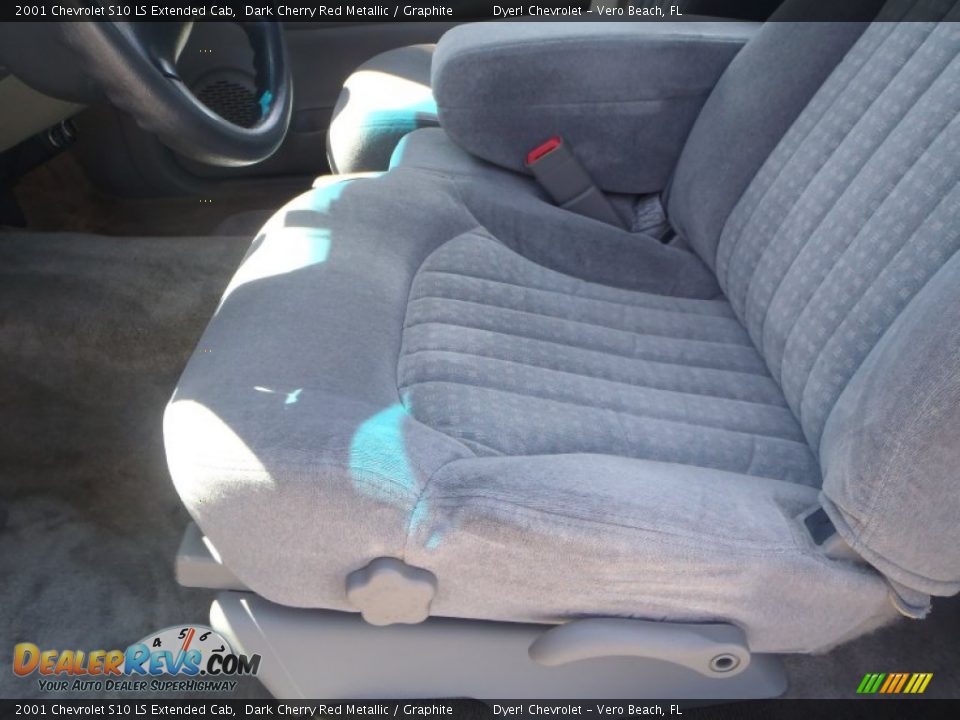 2001 Chevrolet S10 LS Extended Cab Dark Cherry Red Metallic / Graphite Photo #13