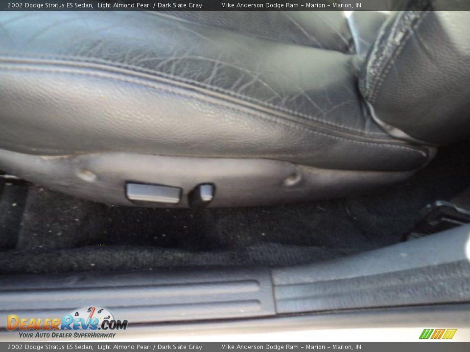 2002 Dodge Stratus ES Sedan Light Almond Pearl / Dark Slate Gray Photo #14