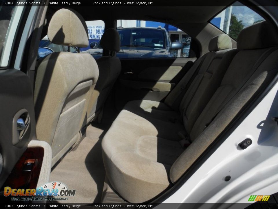 2004 Hyundai Sonata LX White Pearl / Beige Photo #17