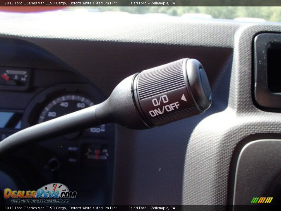 2013 Ford E Series Van E150 Cargo Oxford White / Medium Flint Photo #18