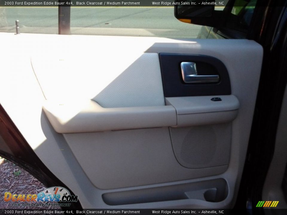 2003 Ford Expedition Eddie Bauer 4x4 Black Clearcoat / Medium Parchment Photo #9