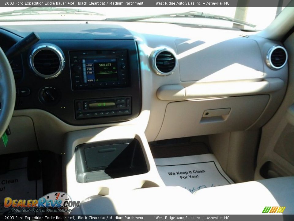 2003 Ford Expedition Eddie Bauer 4x4 Black Clearcoat / Medium Parchment Photo #13