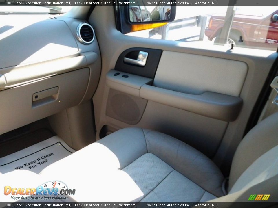 2003 Ford Expedition Eddie Bauer 4x4 Black Clearcoat / Medium Parchment Photo #14