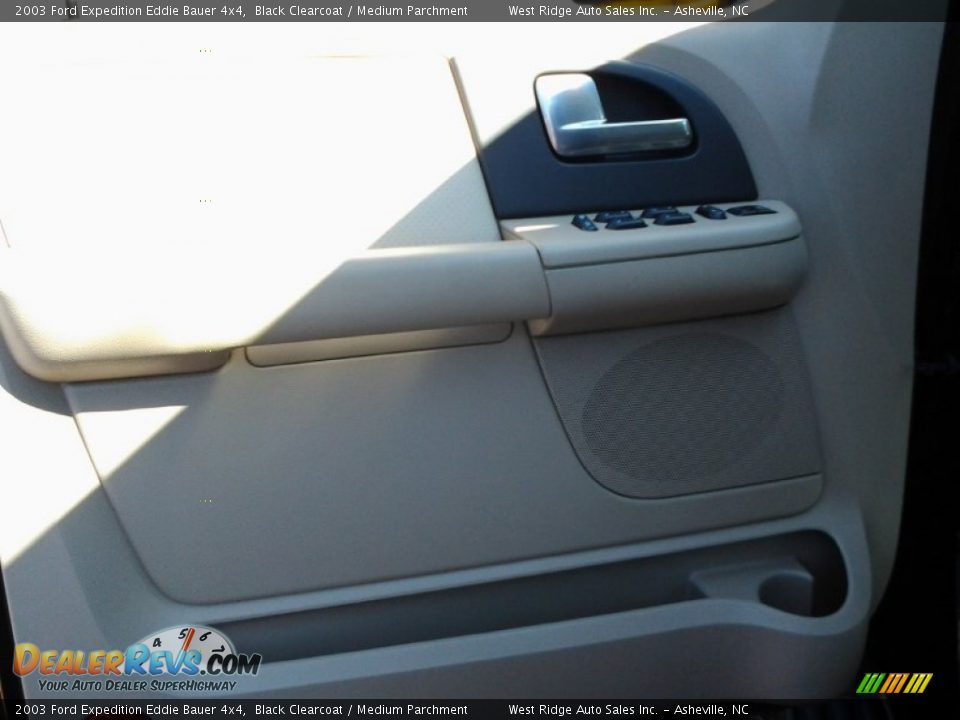 2003 Ford Expedition Eddie Bauer 4x4 Black Clearcoat / Medium Parchment Photo #20