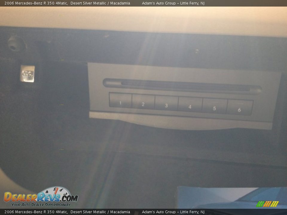 2006 Mercedes-Benz R 350 4Matic Desert Silver Metallic / Macadamia Photo #32