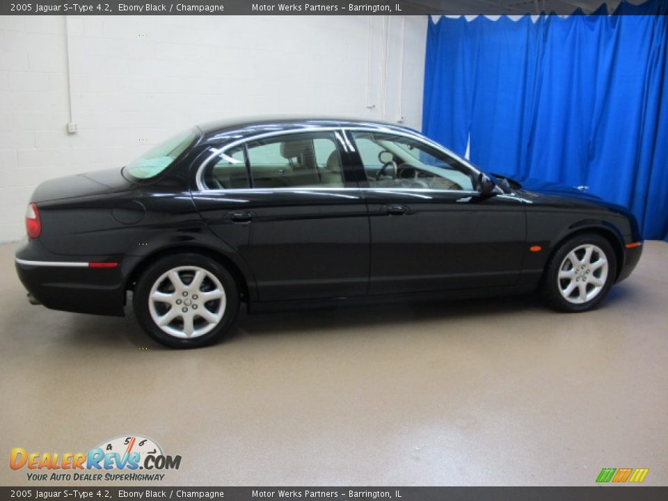 2005 Jaguar S-Type 4.2 Ebony Black / Champagne Photo #10