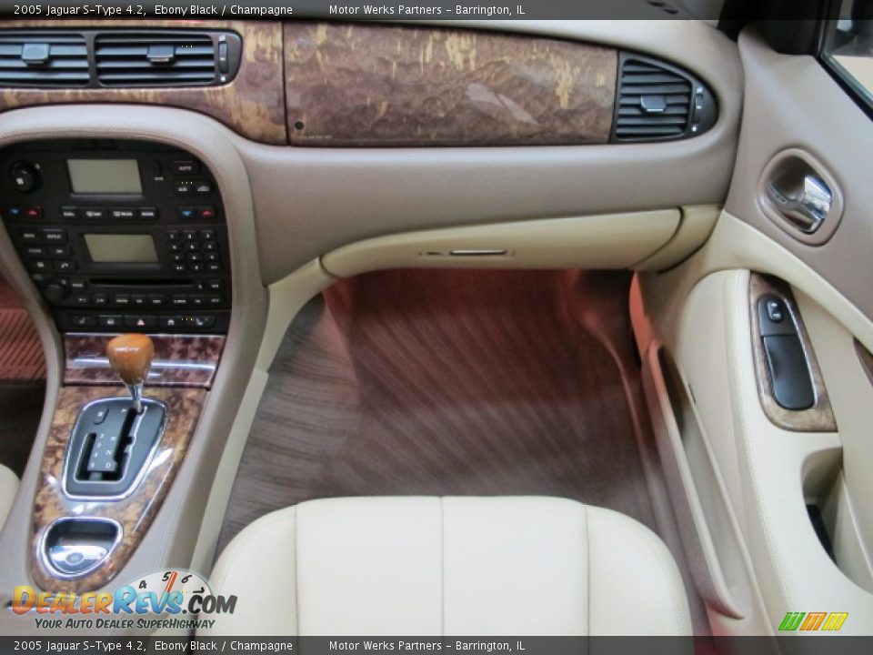 2005 Jaguar S-Type 4.2 Ebony Black / Champagne Photo #29