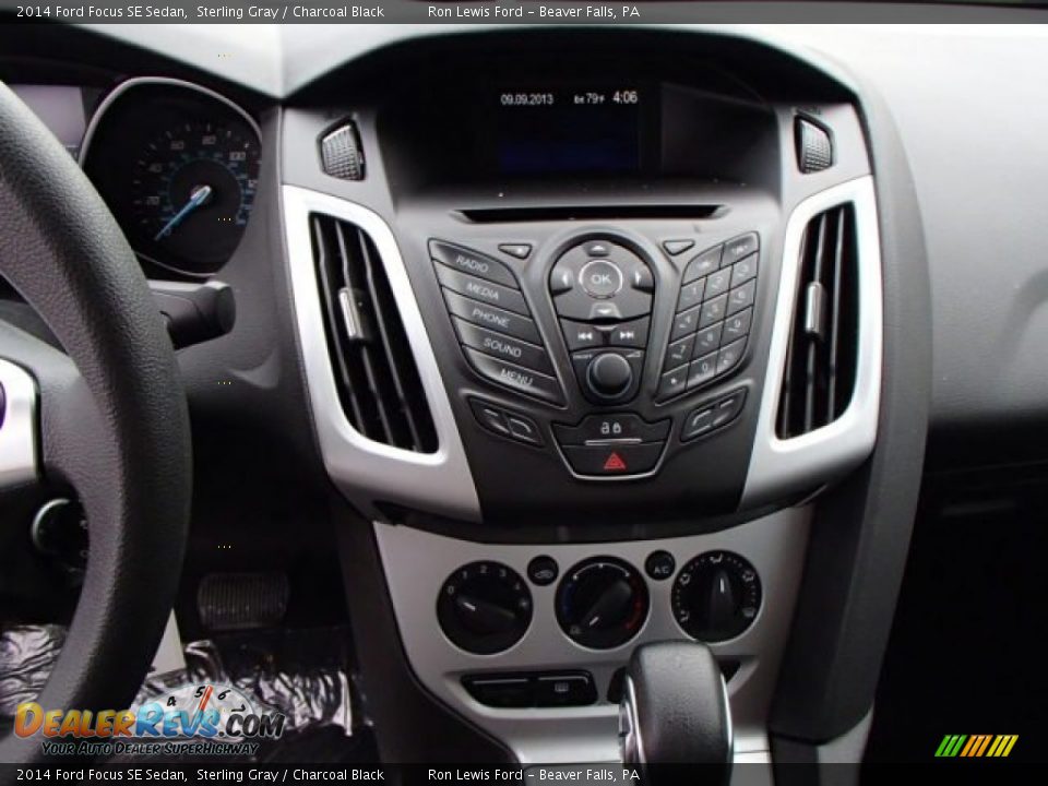 2014 Ford Focus SE Sedan Sterling Gray / Charcoal Black Photo #16
