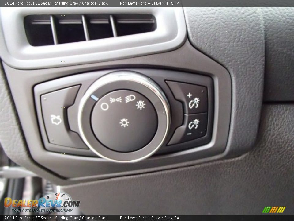 2014 Ford Focus SE Sedan Sterling Gray / Charcoal Black Photo #19