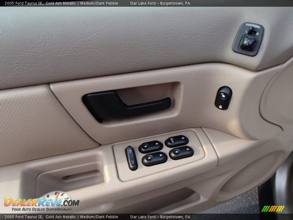 2005 Ford Taurus SE Gold Ash Metallic / Medium/Dark Pebble Photo #11