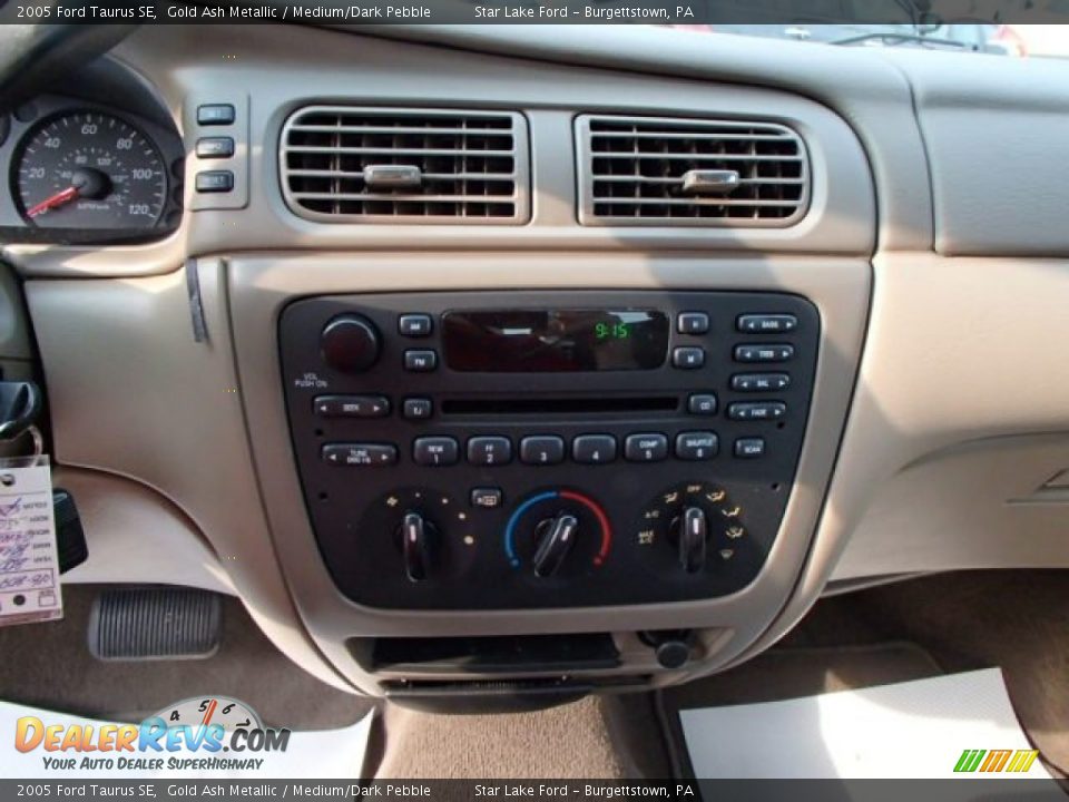 2005 Ford Taurus SE Gold Ash Metallic / Medium/Dark Pebble Photo #12