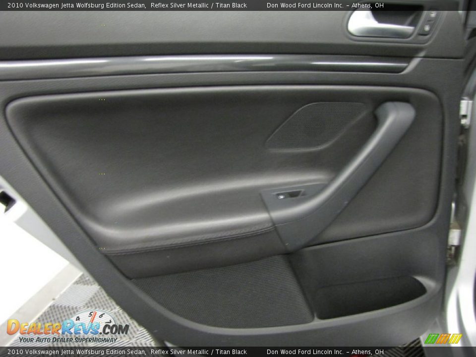 2010 Volkswagen Jetta Wolfsburg Edition Sedan Reflex Silver Metallic / Titan Black Photo #12