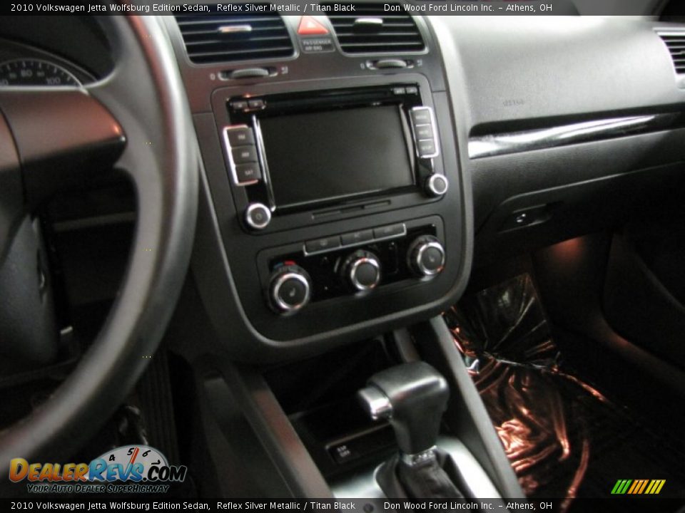 2010 Volkswagen Jetta Wolfsburg Edition Sedan Reflex Silver Metallic / Titan Black Photo #21