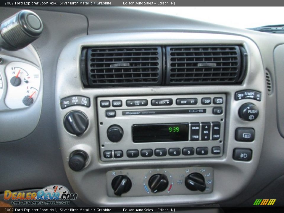 Controls of 2002 Ford Explorer Sport 4x4 Photo #18