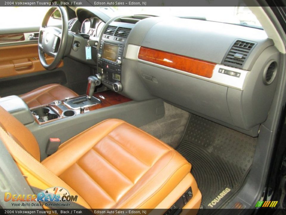 2004 Volkswagen Touareg V8 Black / Teak Photo #16