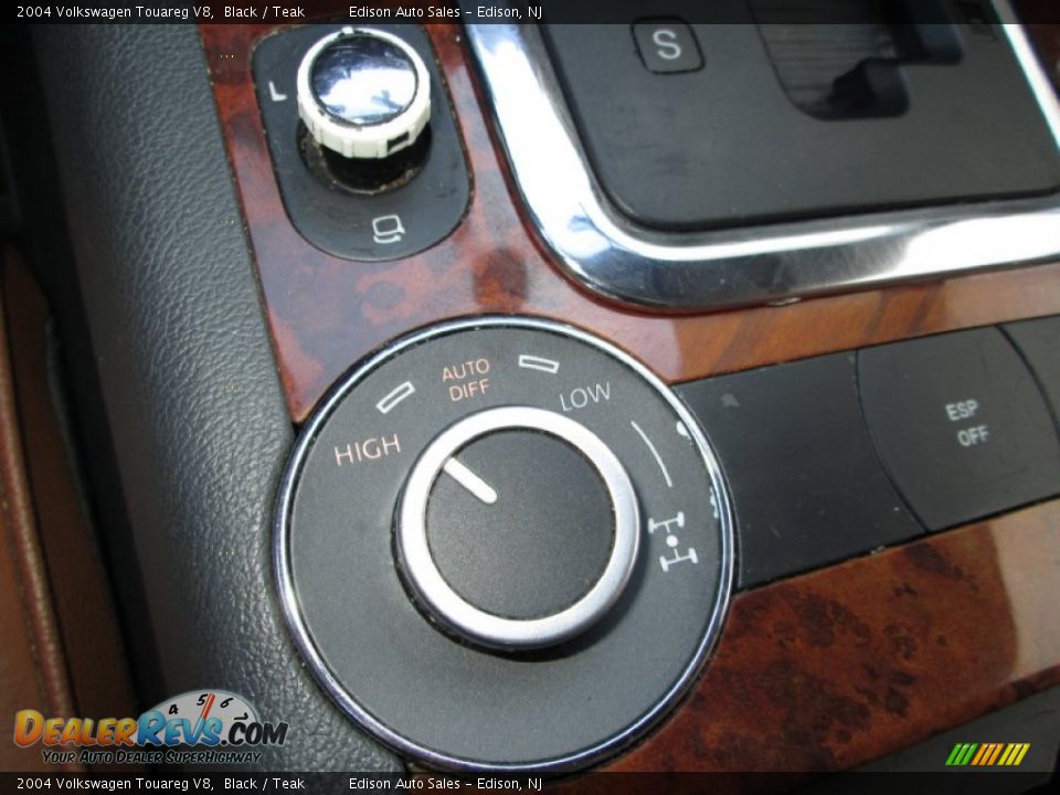 2004 Volkswagen Touareg V8 Black / Teak Photo #22