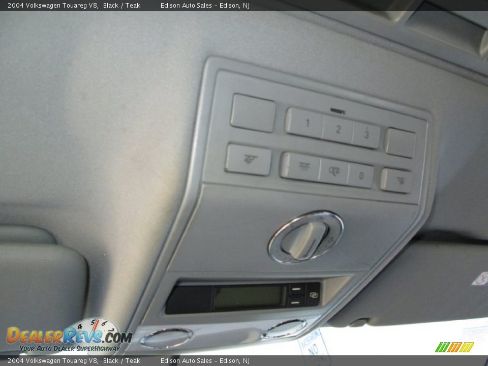 2004 Volkswagen Touareg V8 Black / Teak Photo #26