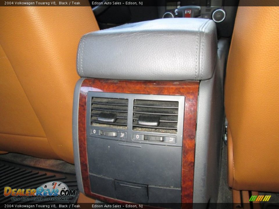 2004 Volkswagen Touareg V8 Black / Teak Photo #27