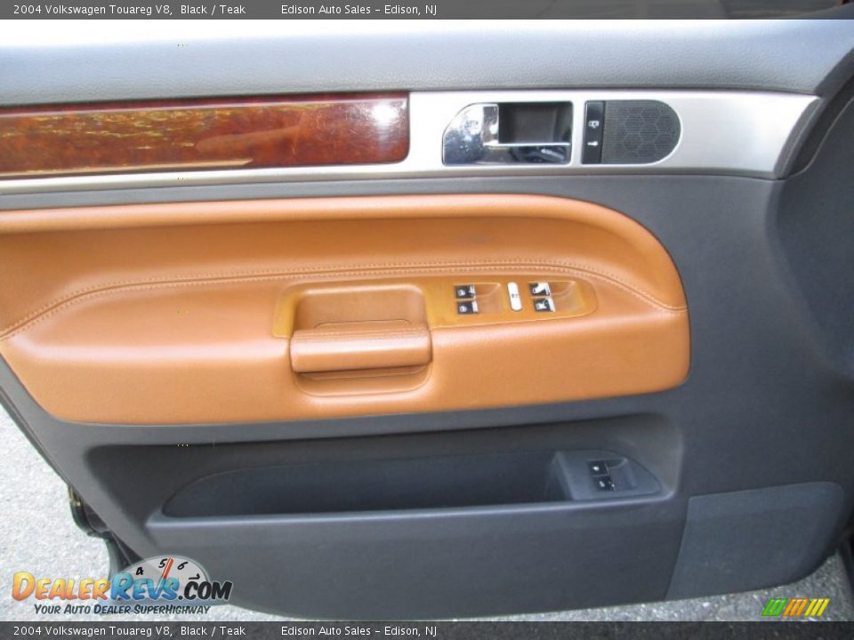 2004 Volkswagen Touareg V8 Black / Teak Photo #31