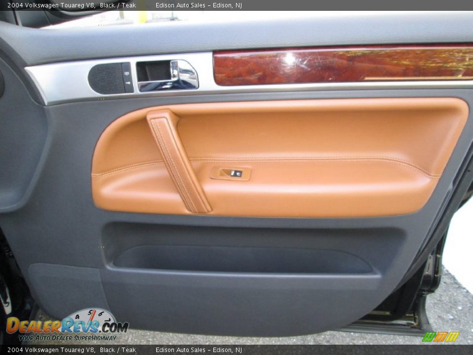 2004 Volkswagen Touareg V8 Black / Teak Photo #32