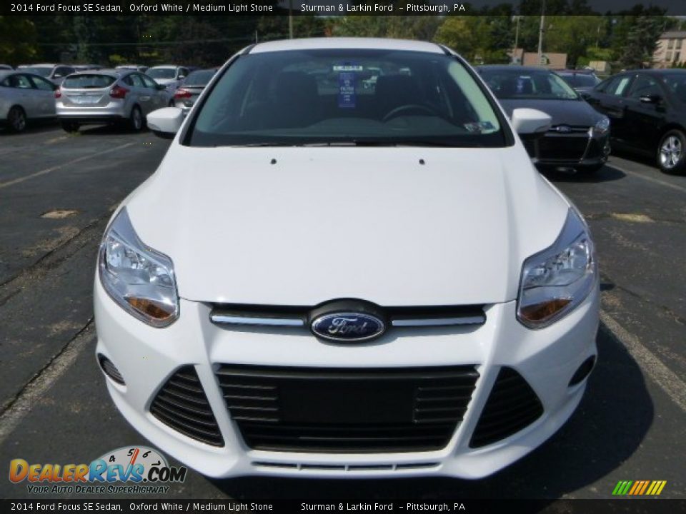 2014 Ford Focus SE Sedan Oxford White / Medium Light Stone Photo #6