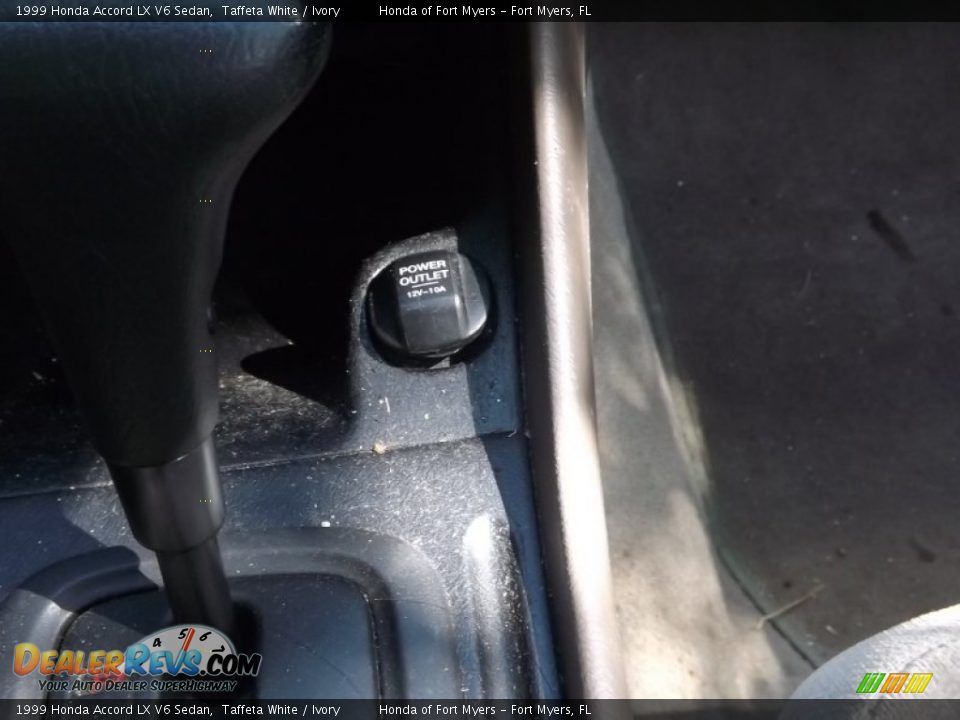 1999 Honda Accord LX V6 Sedan Taffeta White / Ivory Photo #17