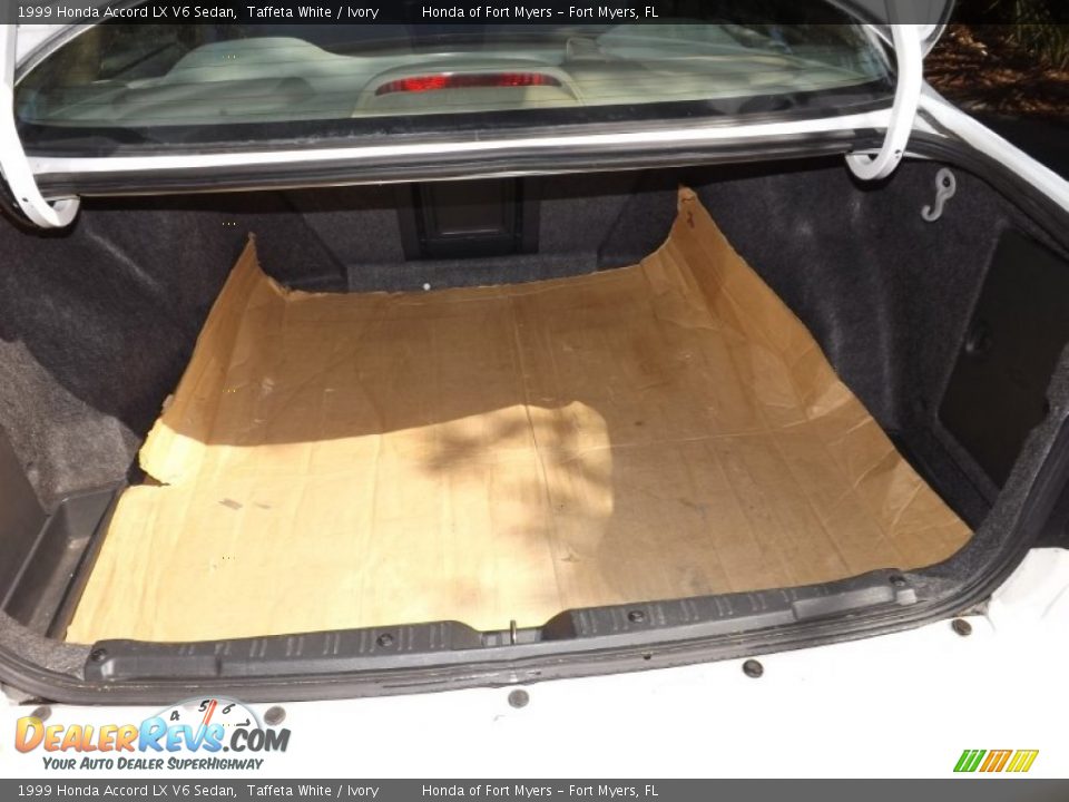 1999 Honda Accord LX V6 Sedan Trunk Photo #23