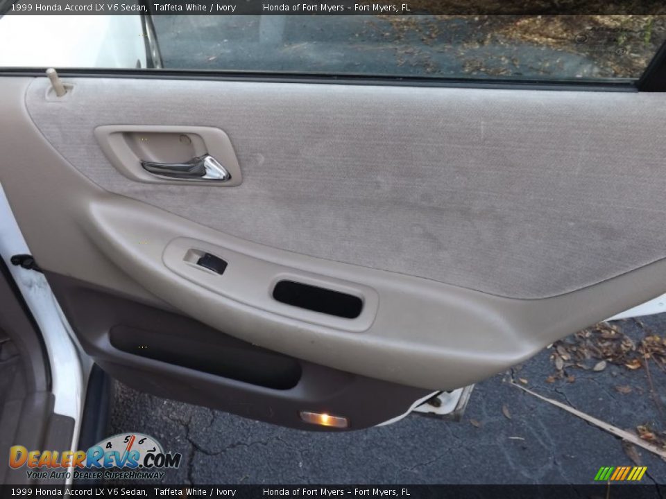 1999 Honda Accord LX V6 Sedan Taffeta White / Ivory Photo #24