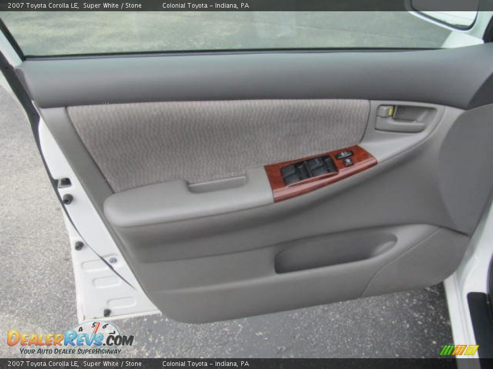 2007 Toyota Corolla LE Super White / Stone Photo #9