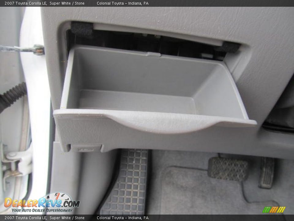 2007 Toyota Corolla LE Super White / Stone Photo #17