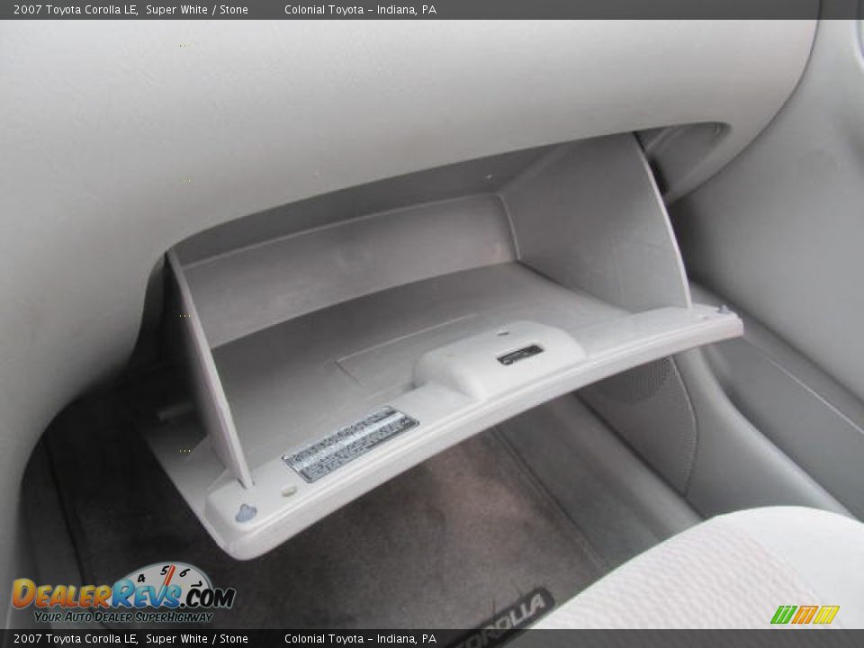2007 Toyota Corolla LE Super White / Stone Photo #18