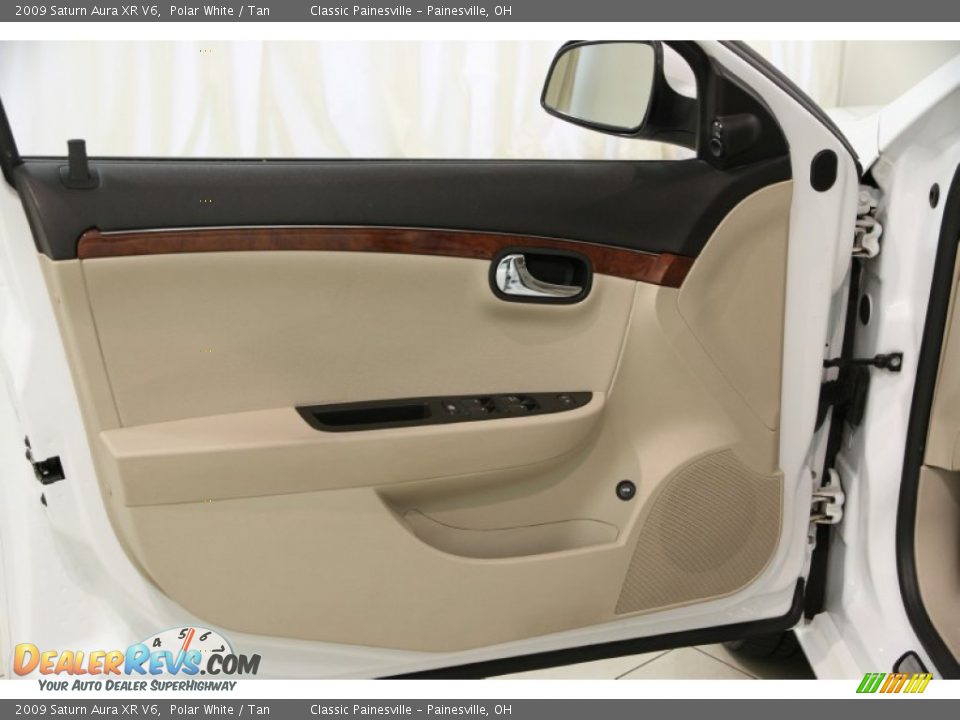 2009 Saturn Aura XR V6 Polar White / Tan Photo #4