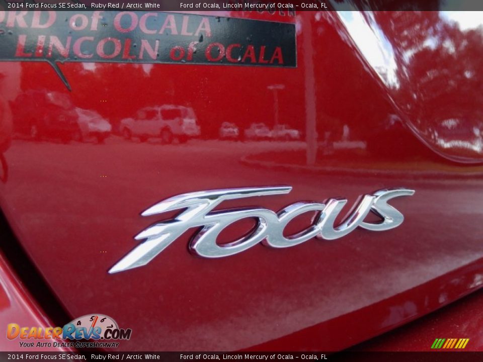 2014 Ford Focus SE Sedan Ruby Red / Arctic White Photo #4