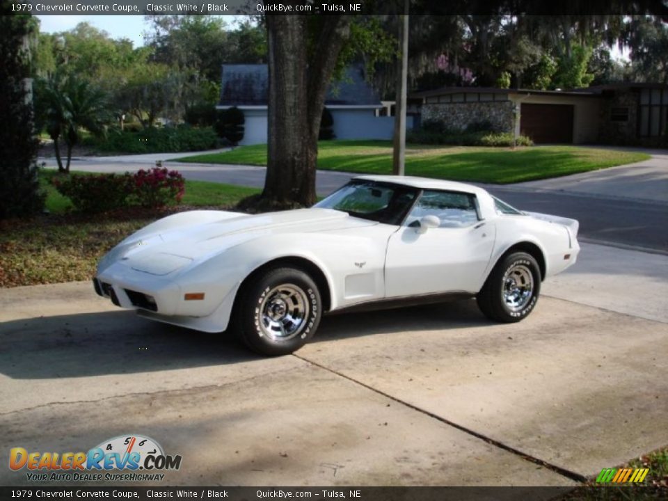 Front 3/4 View of 1979 Chevrolet Corvette Coupe Photo #2