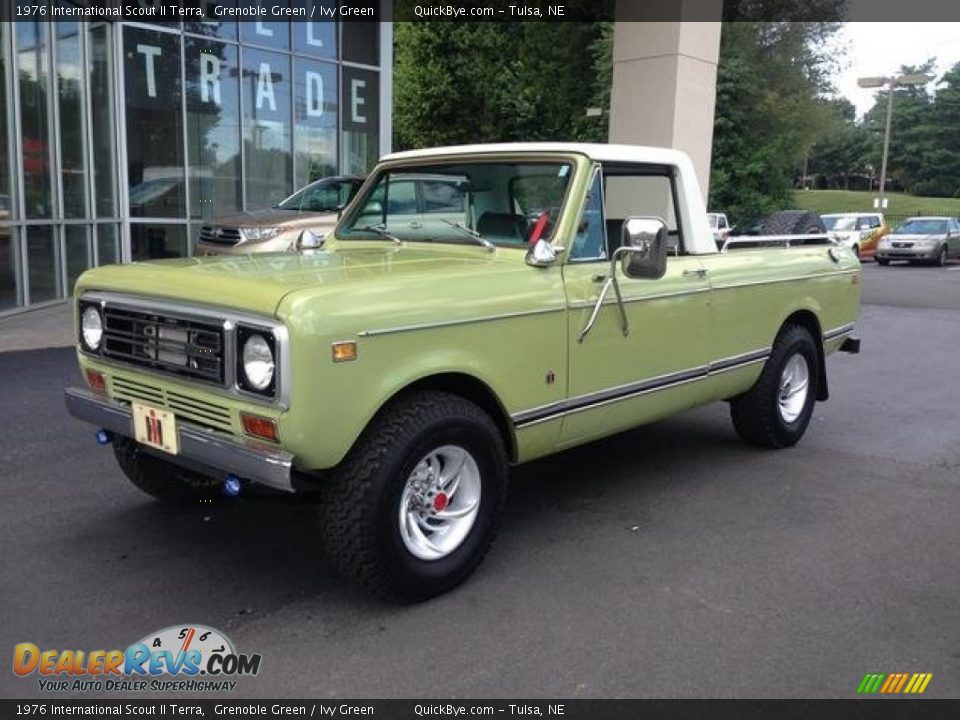 Front 3/4 View of 1976 International Scout II Terra Photo #1