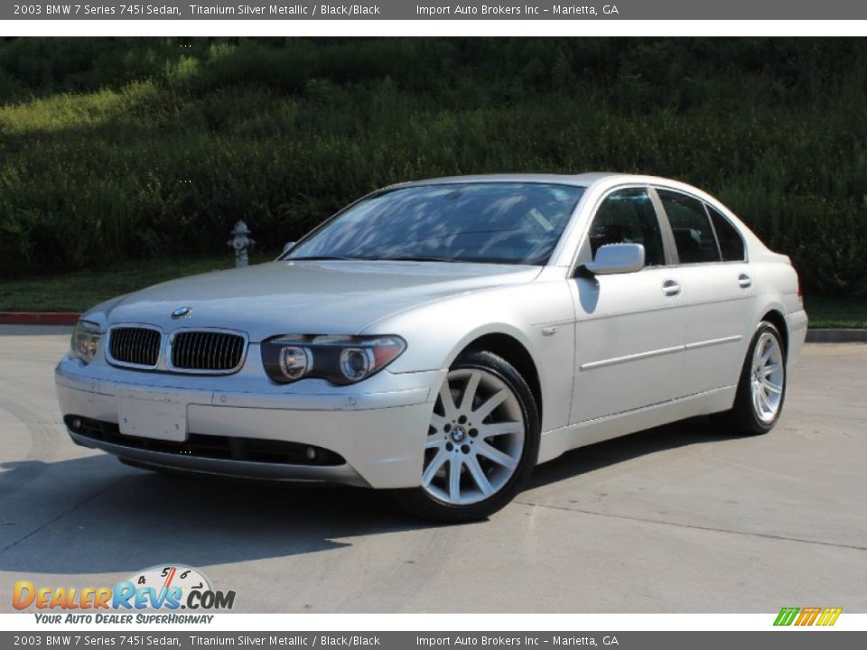 Front 3/4 View of 2003 BMW 7 Series 745i Sedan Photo #7