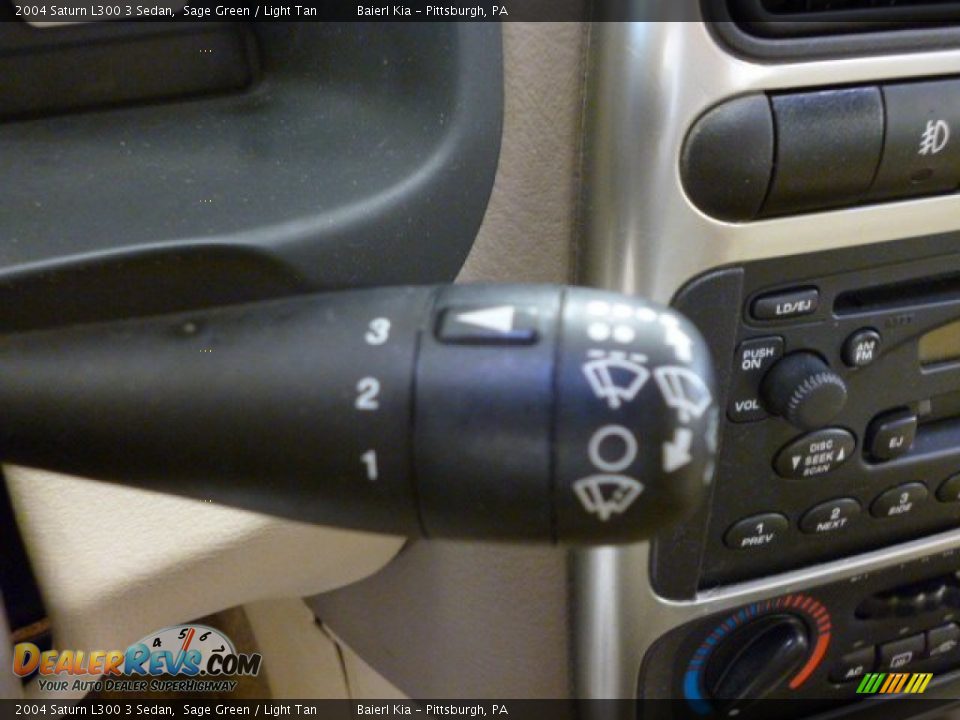 2004 Saturn L300 3 Sedan Sage Green / Light Tan Photo #19