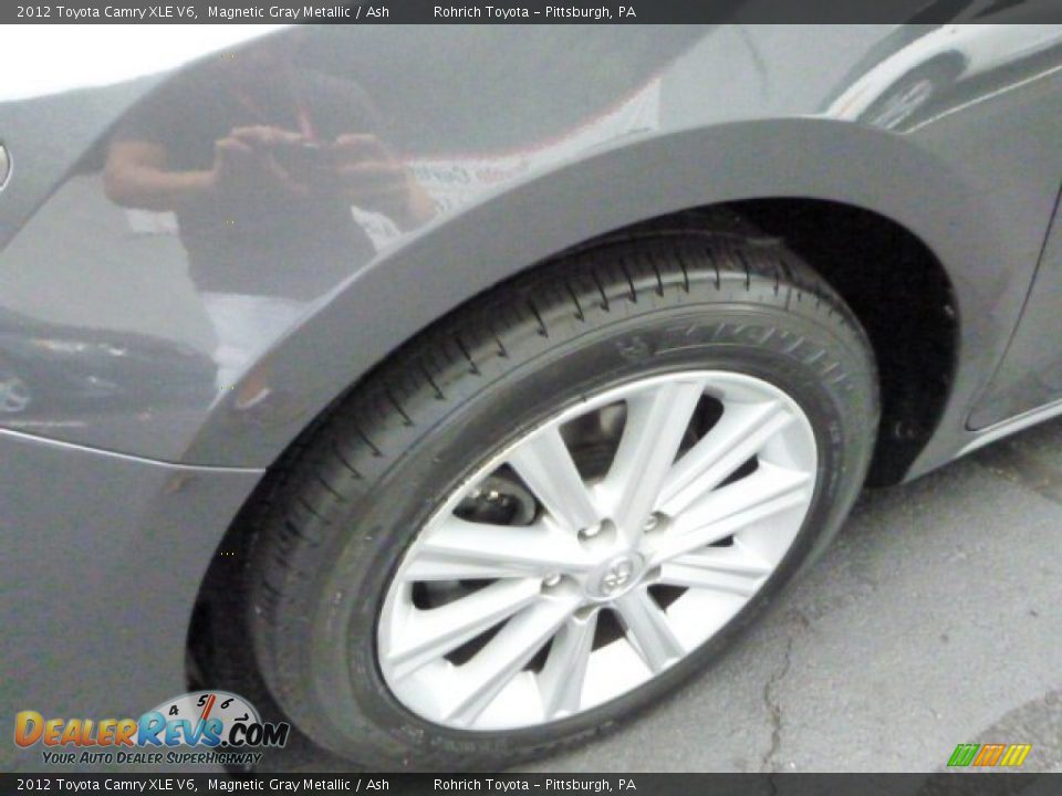 2012 Toyota Camry XLE V6 Magnetic Gray Metallic / Ash Photo #8