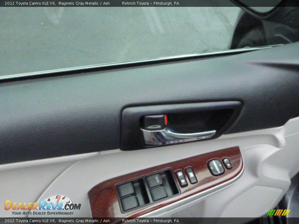 2012 Toyota Camry XLE V6 Magnetic Gray Metallic / Ash Photo #16