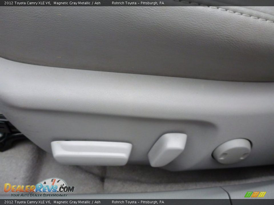 2012 Toyota Camry XLE V6 Magnetic Gray Metallic / Ash Photo #17