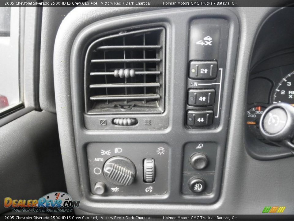 2005 Chevrolet Silverado 2500HD LS Crew Cab 4x4 Victory Red / Dark Charcoal Photo #16