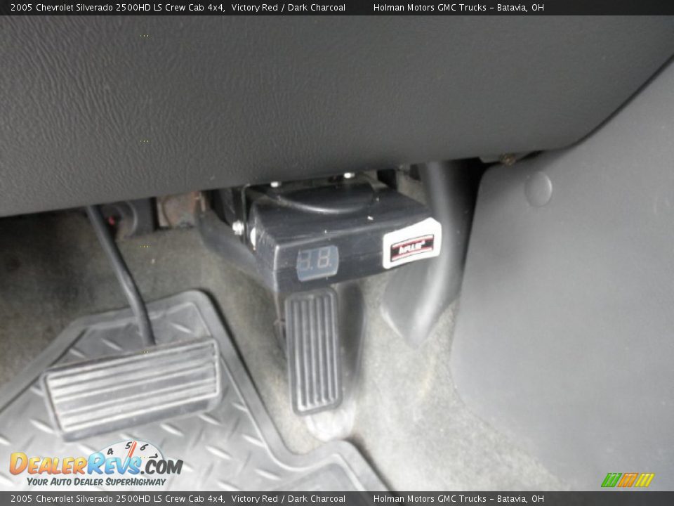2005 Chevrolet Silverado 2500HD LS Crew Cab 4x4 Victory Red / Dark Charcoal Photo #18