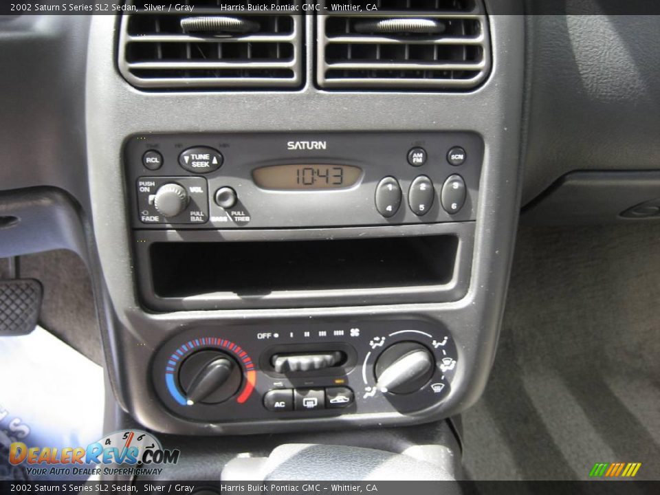 2002 Saturn S Series SL2 Sedan Silver / Gray Photo #16