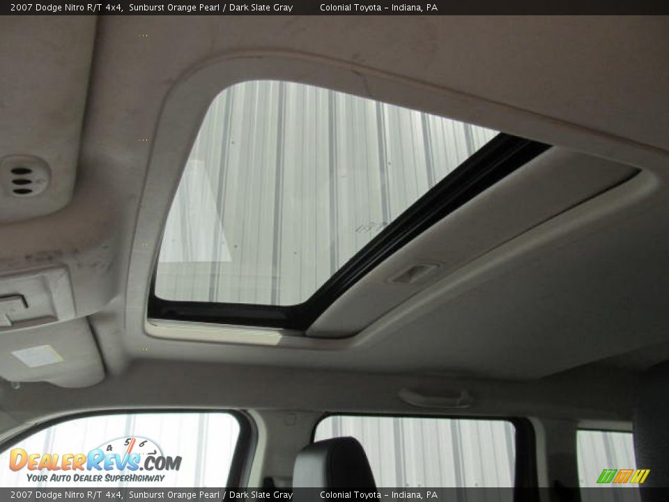 2007 Dodge Nitro R/T 4x4 Sunburst Orange Pearl / Dark Slate Gray Photo #17