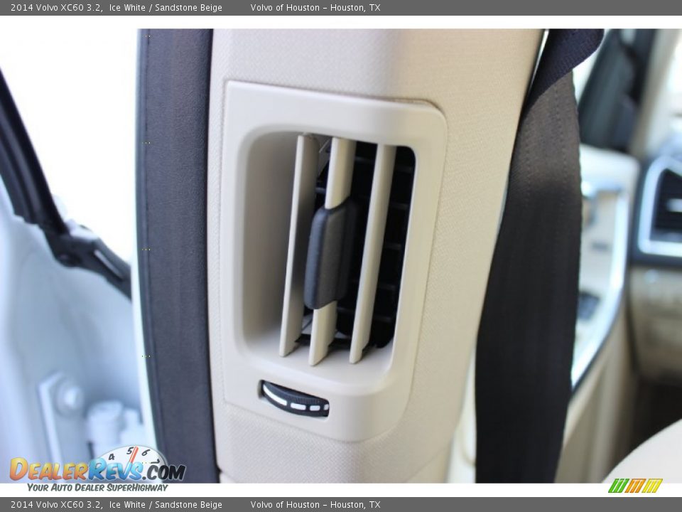 2014 Volvo XC60 3.2 Ice White / Sandstone Beige Photo #29