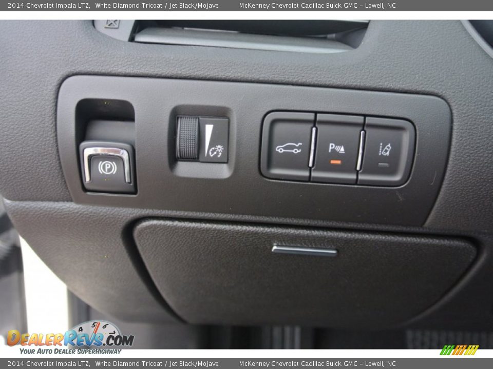 Controls of 2014 Chevrolet Impala LTZ Photo #11