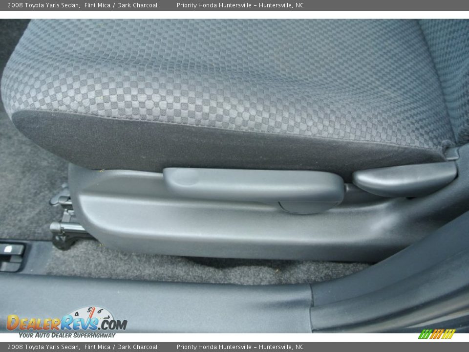 2008 Toyota Yaris Sedan Flint Mica / Dark Charcoal Photo #9