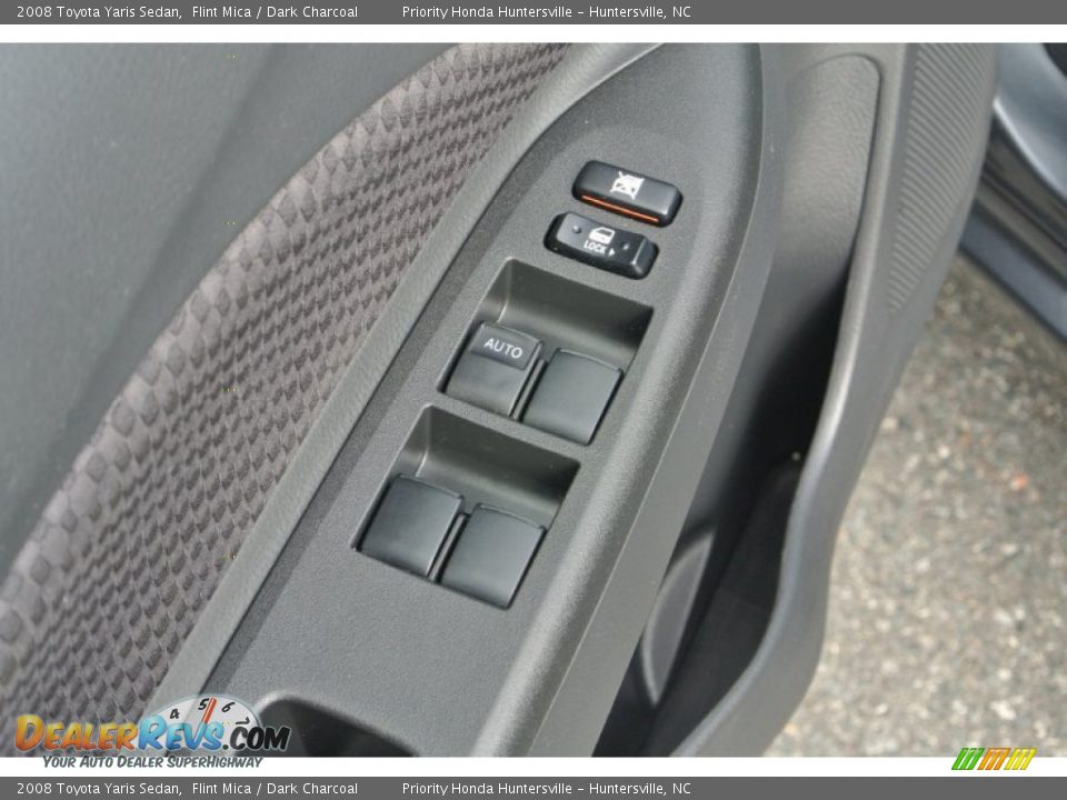 2008 Toyota Yaris Sedan Flint Mica / Dark Charcoal Photo #11